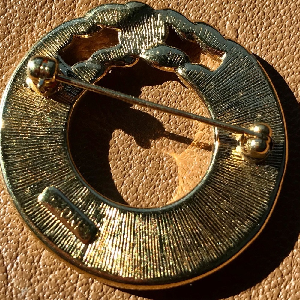 Vintage enamel brooch Monet Gold tone - Picture 3 of 7